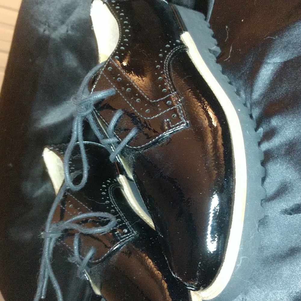 Patent leather Oxford dress shoes